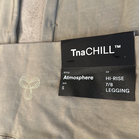 Aritzia TNA Chill High Rise Leggings - Picture 8 of 10